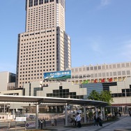 札幌駅北側の拡張により、駅前広場が狭まる札幌駅北口。2005年頃。