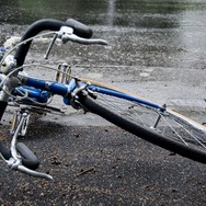 【自転車事故】対人高額賠償には自転車保険より範囲の広い「個人賠償責任保険」　本人の治療費の備えも重要