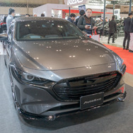 『AutoExe BP-06』を取り付けられたマツダ3デモカーの展示も。（東京オートサロン2020）