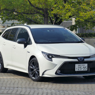 トヨタ カローラツーリング HYBRID W×B