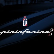 ピニンファリーナの創業90周年の記念ロゴ