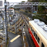 武庫川線を走る旧型車両。5月には5500系に置き換えられる予定。