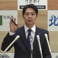 政府に先んじて、緊急事態宣言を打ち出し、道民の外出自粛や小中高校の休校を促した鈴木直道北海道知事。