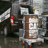 超巨大な「ドラム缶コーヒー」を差し入れ（常盤橋プロジェクト建設現場）