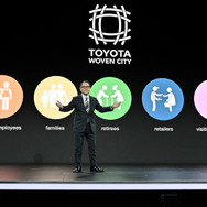 CES 2020でプレゼンテーションするトヨタ自動車の豊田社長