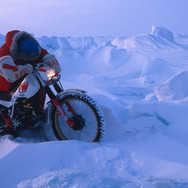 オートバイで南極点・北極点到達