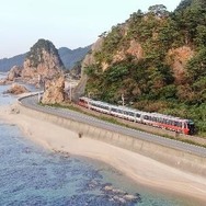 JR東日本の新型観光列車『海里』は初めてえちごトキめき鉄道へ入線することになっていたが、これも中止となった。