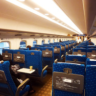 東海道新幹線のN700系車内。