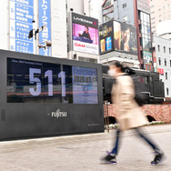 リスタートしたオリンピック開幕カウントダウン時計（3月31日、東京・新橋）