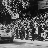 1955年ミッレミッリャで優勝したモス。