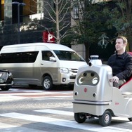 東京・丸の内で行われたラクロの実証実験の模様