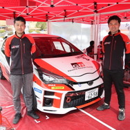 TOYOTA Gazoo Racingチーム眞貝知志さん（左）と安藤裕一さん（右）