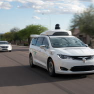 グーグルのウェイモの自動運転車の公道テスト（参考画像）