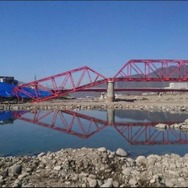 台風19号の影響で一部が損壊した当時の千曲川橋梁。2019年11月13日。