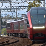 近鉄の最新特急用車両、『ひのとり』用80000系。