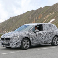 BMW 2シリーズ アクティブツアラー　開発車両スクープ写真
