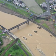 2017年7月の九州北部豪雨で橋脚が倒壊した久大本線の花月川橋梁は、翌年には架け替えられて復旧したが、今回の豪雨で再び様子が気遣われる。