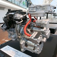 エンジン、モーター（駆動用・発電用）、バッテリーはノートe-POWERと同じ
