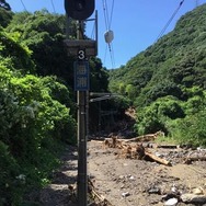 最も被害が大きい海浦～佐敷間の佐敷トンネルの状況（7月30日時点）。トンネル出口から150m程度の付近。場所により1m近い土砂の堆積が見られるという。