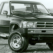 北米向けトヨタ・トラック（1985年型）。映画『バック・トゥ・ザ・フューチャー』で、主人公が憧れる車。写真は同型車。