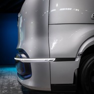 メルセデスベンツの次世代燃料電池トラックコンセプト、GenH2トラック