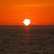 東シナ海に沈む夕日。九州西海岸はサンセットビュースポットの宝庫だ。