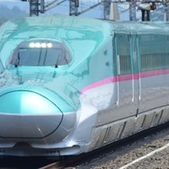 東北新幹線は盛岡以北が320km/h化されると、宇都宮～新青森間600kmあまりが320km/h運転となる。写真は東北新幹線のE5系『はやぶさ』。