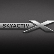 SKYACTIV-Xバッジ