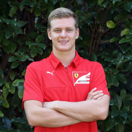 来季2021年、ハースF1チームのレースドライバーになるミック・シューマッハ（着ているシャツはFerrari Driver Academyのもの）。