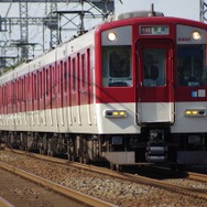 関西の大手私鉄では最後に終夜運転の中止が発表された近鉄。写真は5800系。