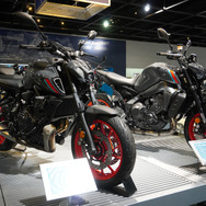 海外で人気のスポーツバイク、ヤマハMT-07（左）とMT-09（右）