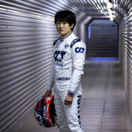 アルファタウリのレーシングスーツを着ての撮影（11月、旧型F1マシンでのテスト時）。
