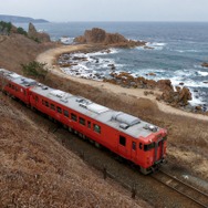 全列車がGV-E400系化され、淘汰されることになった五能線のキハ40系一般車（首都圏色）。