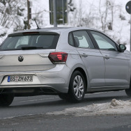VW ポロ 改良新型プロトタイプ（スクープ写真）