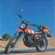 1976年当時の販売店向け冊子「ヤマハニュース」の表紙を飾った「XT500」