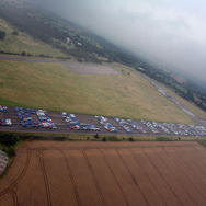 コリン・マクレー追悼　1000台以上のスバル車が集結