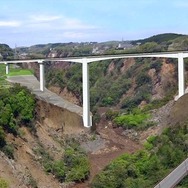 新阿蘇大橋。熊本県が南阿蘇村の意向を汲んで命名した。