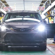 トヨタの米国現地生産3000万台目となった シエナ 新型