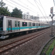 JR東日本の営業列車として初めて自動運転が行なわれる常磐緩行線のE233系2000番台。