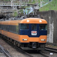 定期運用が終了した12200系。いわゆる「汎用特急」として運用されていたが、今後はツアー向けの臨時列車で運行が続けられる。