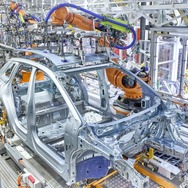 ドイツ・ツヴィッカウ工場で生産を開始したアウディ Q4 e-tron