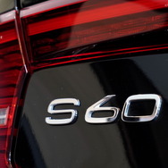 ボルボ S60 リチャージプラグインハイブリッド T6 AWD インスクリプション