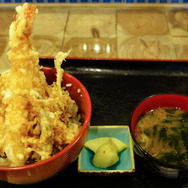 歌津の仮設商店街にて天丼を食した。美味。