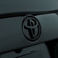 米トヨタの新型車のティザーイメージ