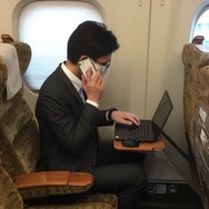 九州新幹線さくらN700系でのシェアオフィス。WiFiも使える。