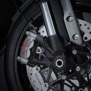 高仕様のBrembo製M50ラジアルモノブロックキャリパー