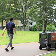 自動配送ロボット