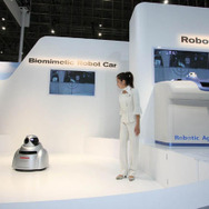 【CEATEC08】写真蔵…日産のロボットカーはハチの動き