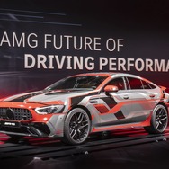 メルセデスAMG GT 4ドアクーペの「Eパフォーマンス」搭載プロトタイプ車