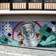 CHILL OUT は、飲食店などにシャッターアート広告を掲示し、新たな収益源スキームも展開しているという